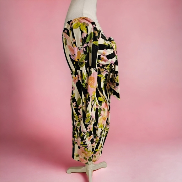 Venus Floral Bell Sleeve Off Shoulder Dress Size Small NWOT - Picture 3 of 6